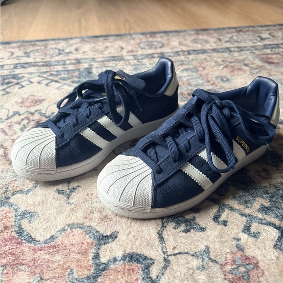 RARE Adidas Superstars - Picture 2 of 5